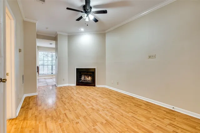 $1,400 | 715 West 22 1/2 Street, Unit 205, Austin, TX 78705