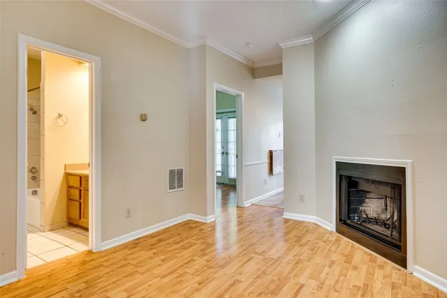 $1,400 | 715 West 22 1/2 Street, Unit 205, Austin, TX 78705