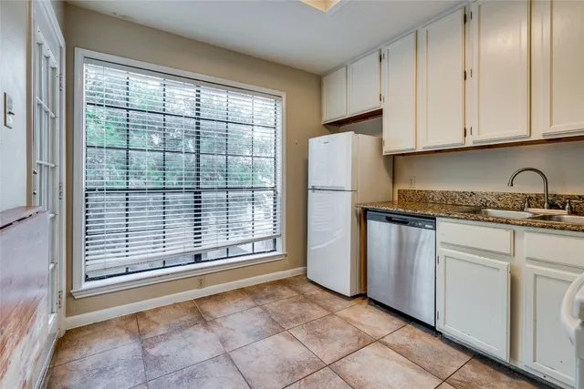 $1,400 | 715 West 22 1/2 Street, Unit 205, Austin, TX 78705