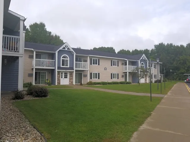 $635 | 815 Country Way, Big Rapids, MI 49307