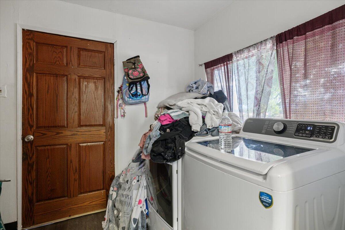 629 Gibbon Road Central Point, OR 97502 - Photo 11 of 28 1