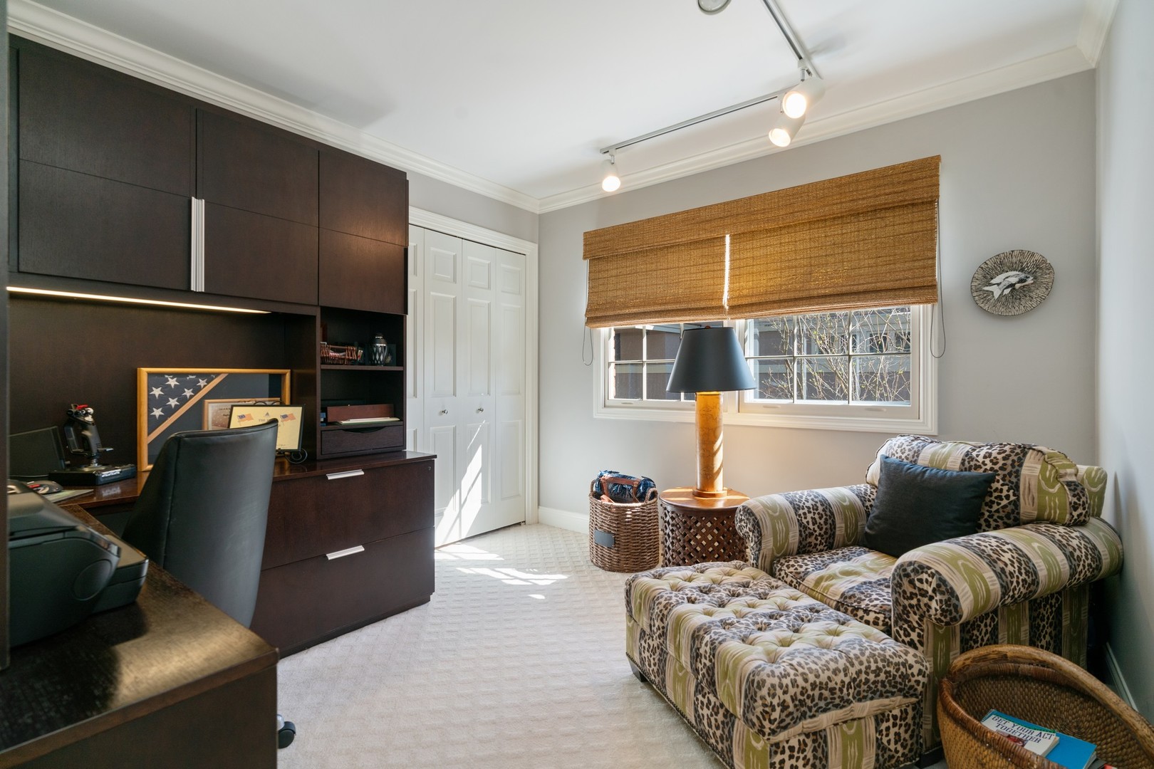 280 Sylvan Road Glencoe, IL 60022 - Photo 18 of 45 a living room with furniture and a window
