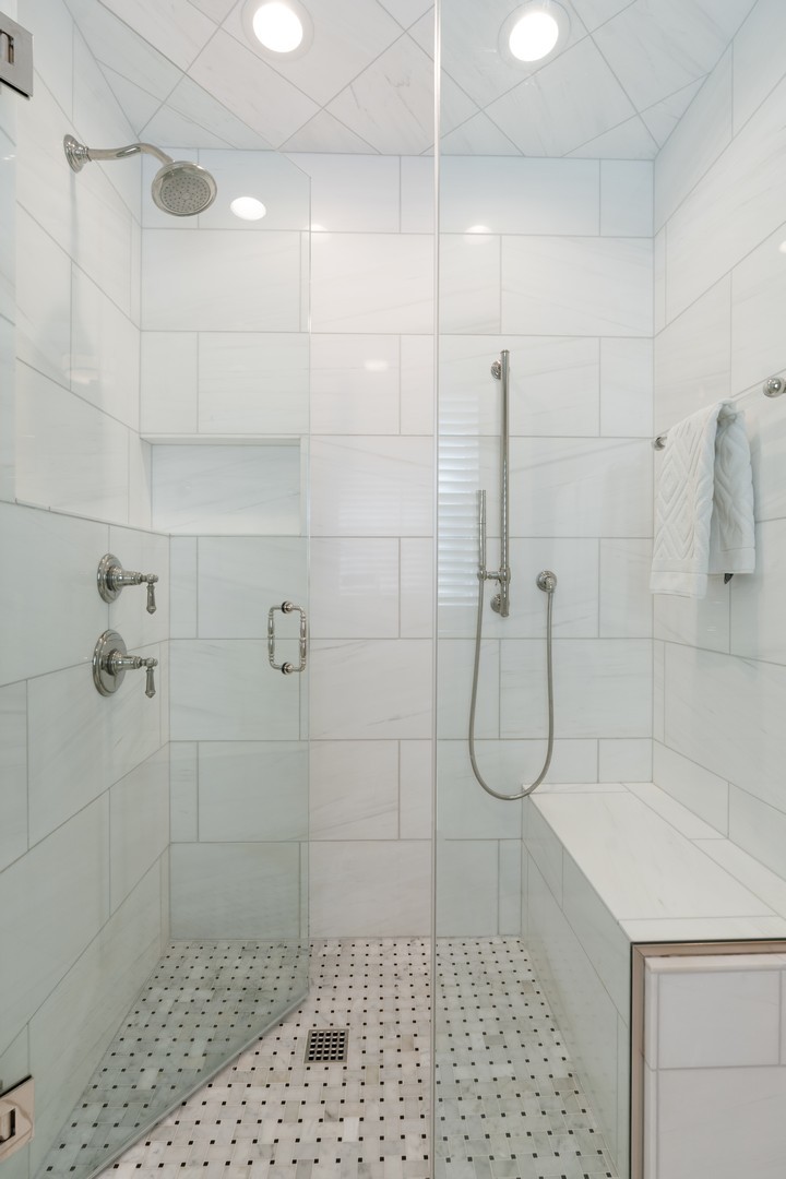 280 Sylvan Road Glencoe, IL 60022 - Photo 22 of 45 a bathroom with a shower