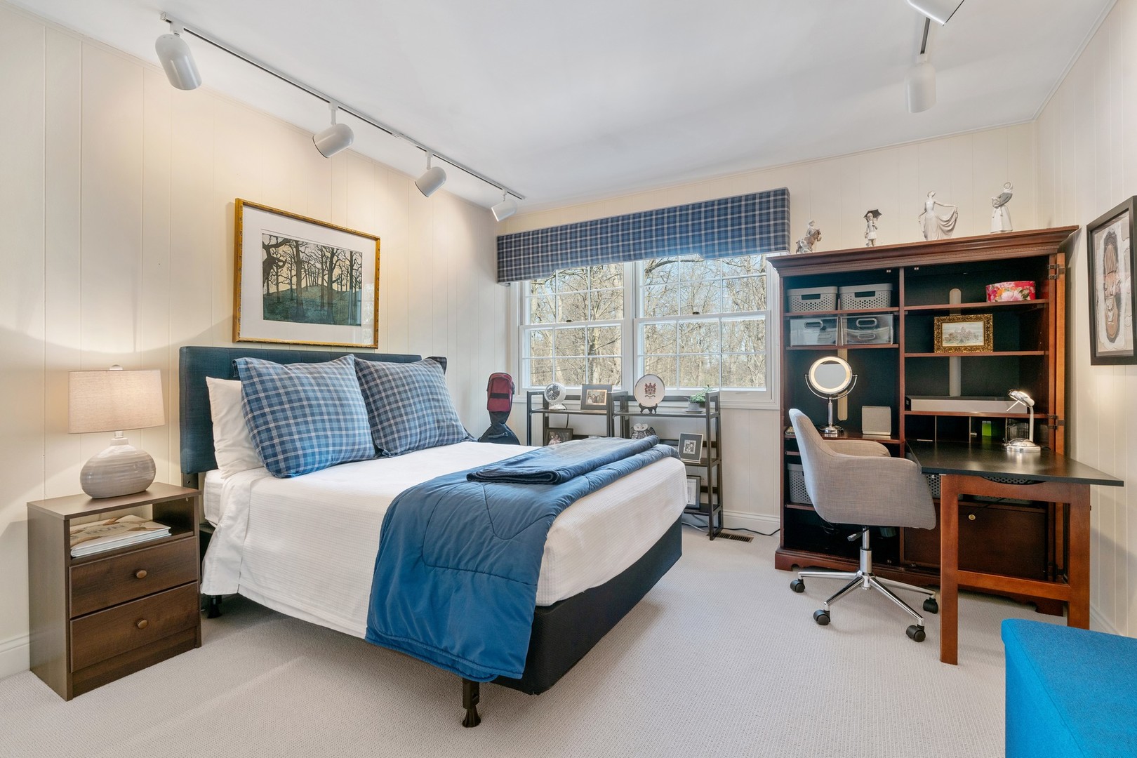 280 Sylvan Road Glencoe, IL 60022 - Photo 25 of 45 a bedroom with a bed a table and bookshelf