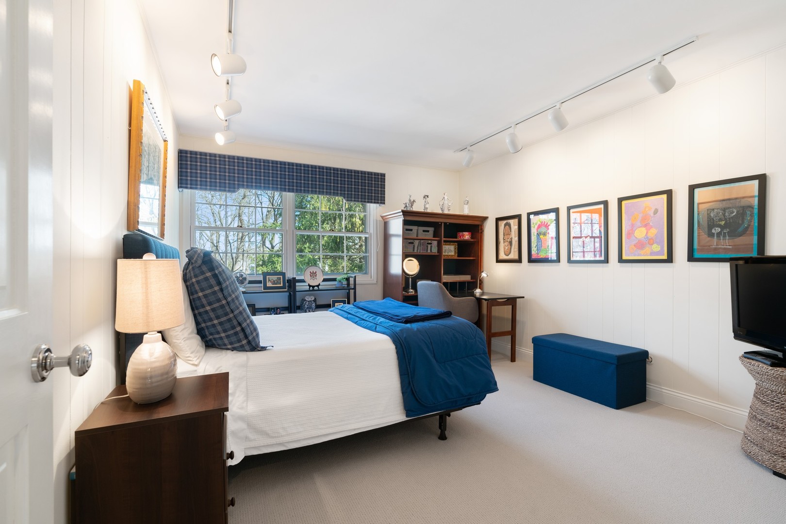 280 Sylvan Road Glencoe, IL 60022 - Photo 26 of 45 a bedroom with a bed furniture and large window