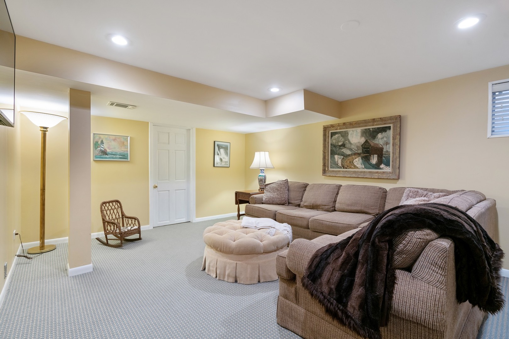280 Sylvan Road Glencoe, IL 60022 - Photo 29 of 45 a living room with furniture and a mirror
