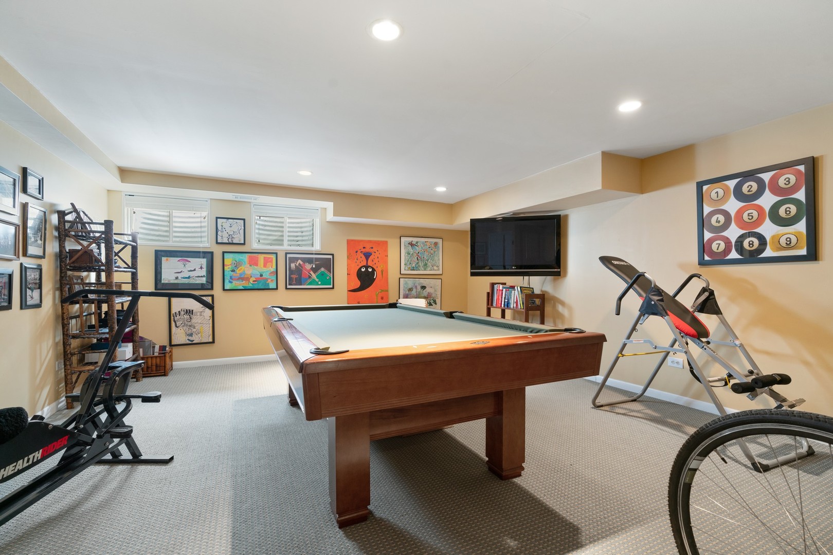 280 Sylvan Road Glencoe, IL 60022 - Photo 31 of 45 a room with furniture and gym equipment