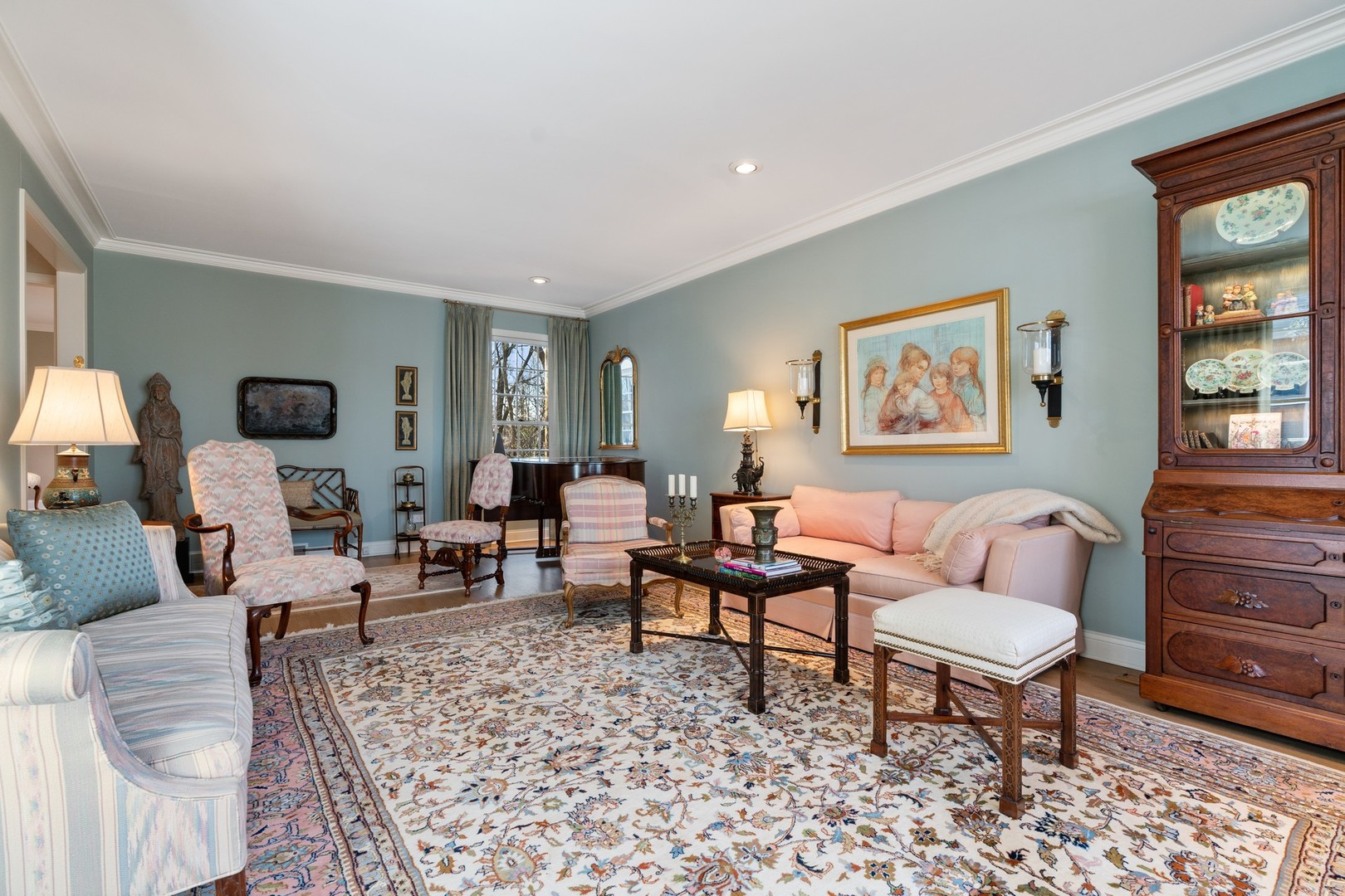 280 Sylvan Road Glencoe, IL 60022 - Photo 7 of 45 a living room with furniture and a couch