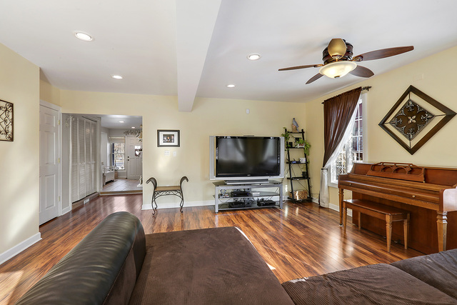 1713 Dundee Road Northbrook, IL 60062 - Photo 4 of 15