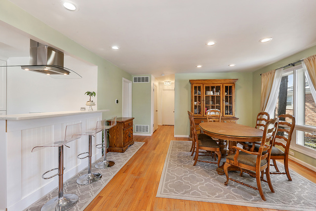 1713 Dundee Road Northbrook, IL 60062 - Photo 8 of 15