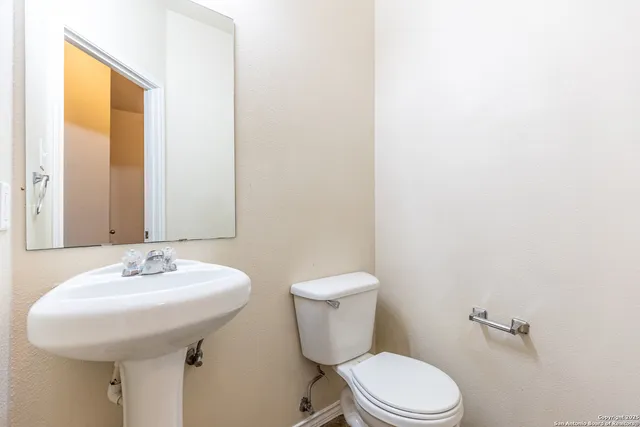 $1,100 | 10711 Mathom Landing, Unit 3, Universal City, TX 78148