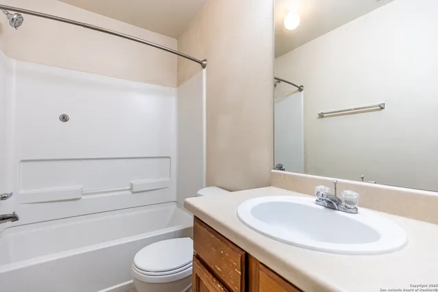 $1,100 | 10711 Mathom Landing, Unit 3, Universal City, TX 78148