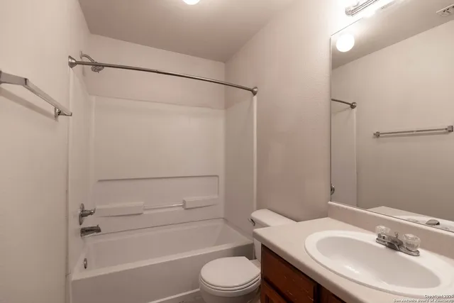 $1,200 | 10711 Mathom Landing, Unit 3, Universal City, TX 78148