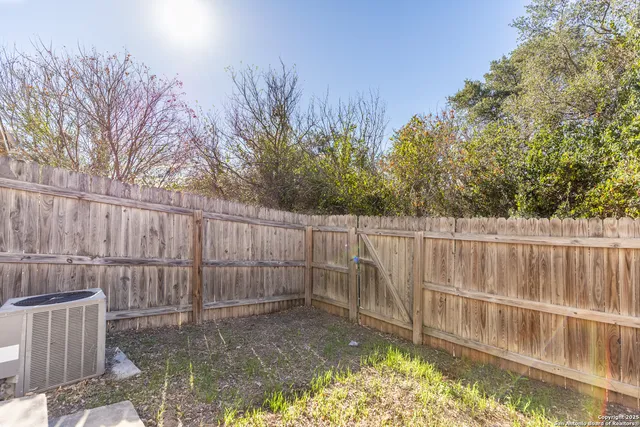 $1,100 | 10711 Mathom Landing, Unit 3, Universal City, TX 78148