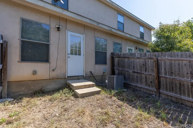 $1,200 | 10711 Mathom Landing, Unit 3, Universal City, TX 78148