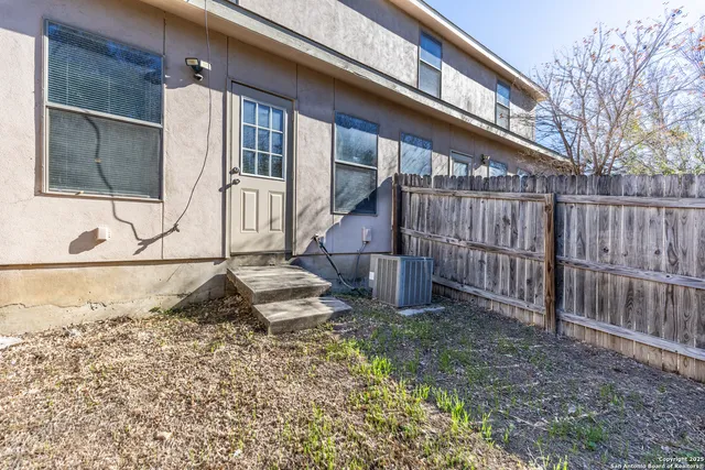 $1,100 | 10711 Mathom Landing, Unit 3, Universal City, TX 78148