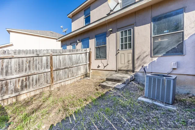 $1,100 | 10711 Mathom Landing, Unit 3, Universal City, TX 78148