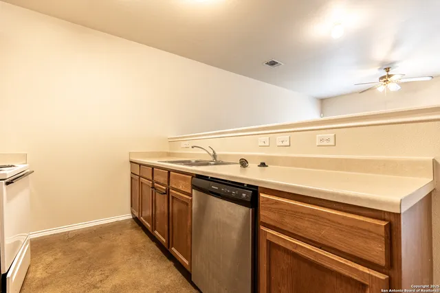 $1,100 | 10711 Mathom Landing, Unit 3, Universal City, TX 78148