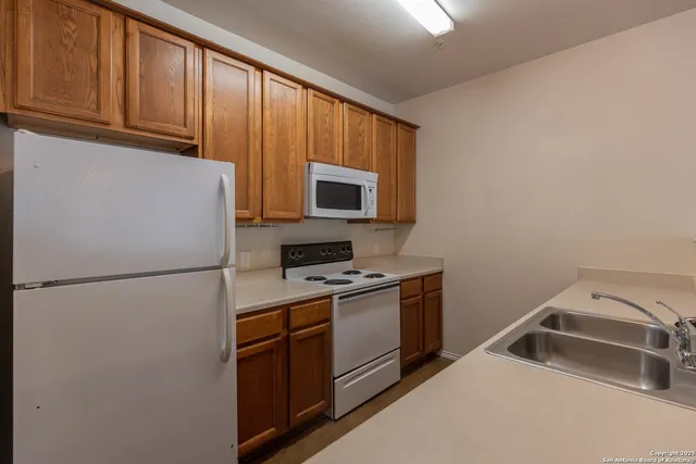 $1,200 | 10711 Mathom Landing, Unit 3, Universal City, TX 78148