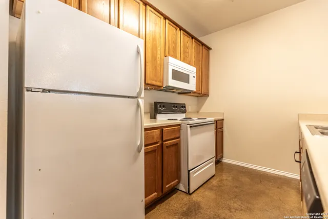$1,100 | 10711 Mathom Landing, Unit 3, Universal City, TX 78148