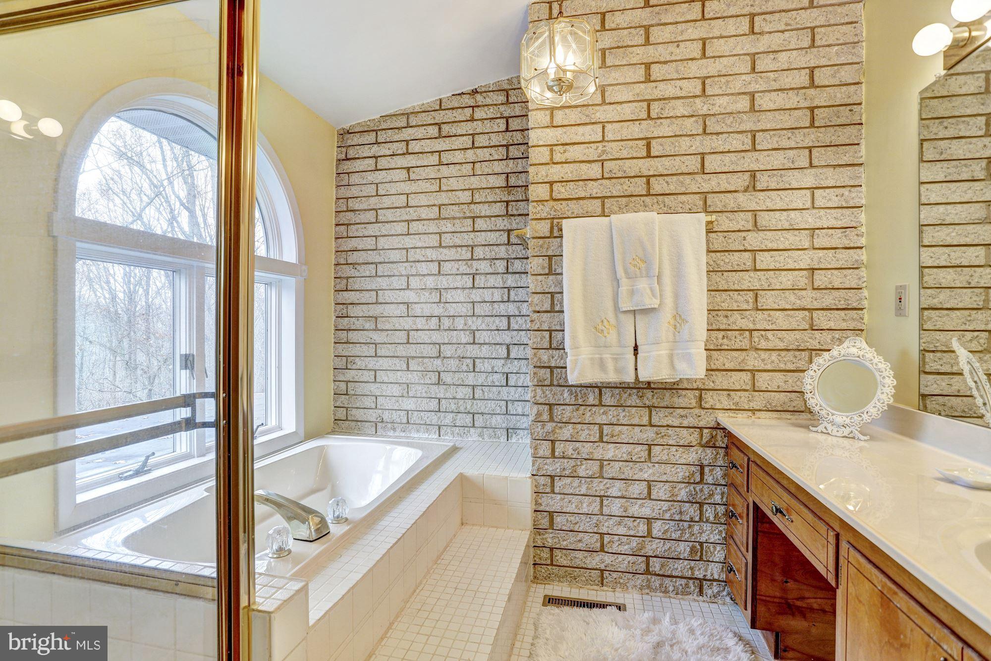 12639 Knoll Road Mount Airy, MD 21771 - Photo 12 of 30 Master Bath