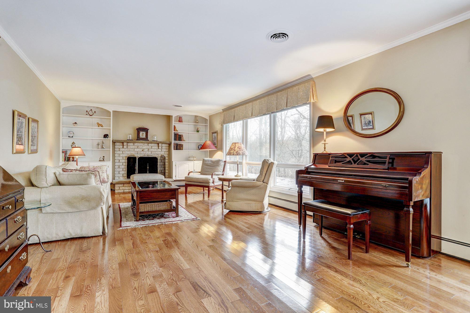12639 Knoll Road Mount Airy, MD 21771 - Photo 4 of 30 Living Room