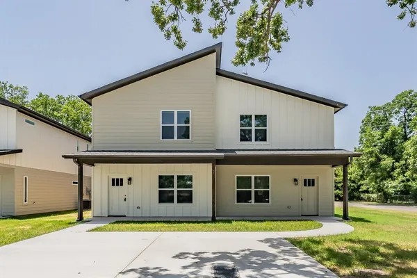 $1,900 | 211 Trinity Street, Bridgeport, TX 76426
