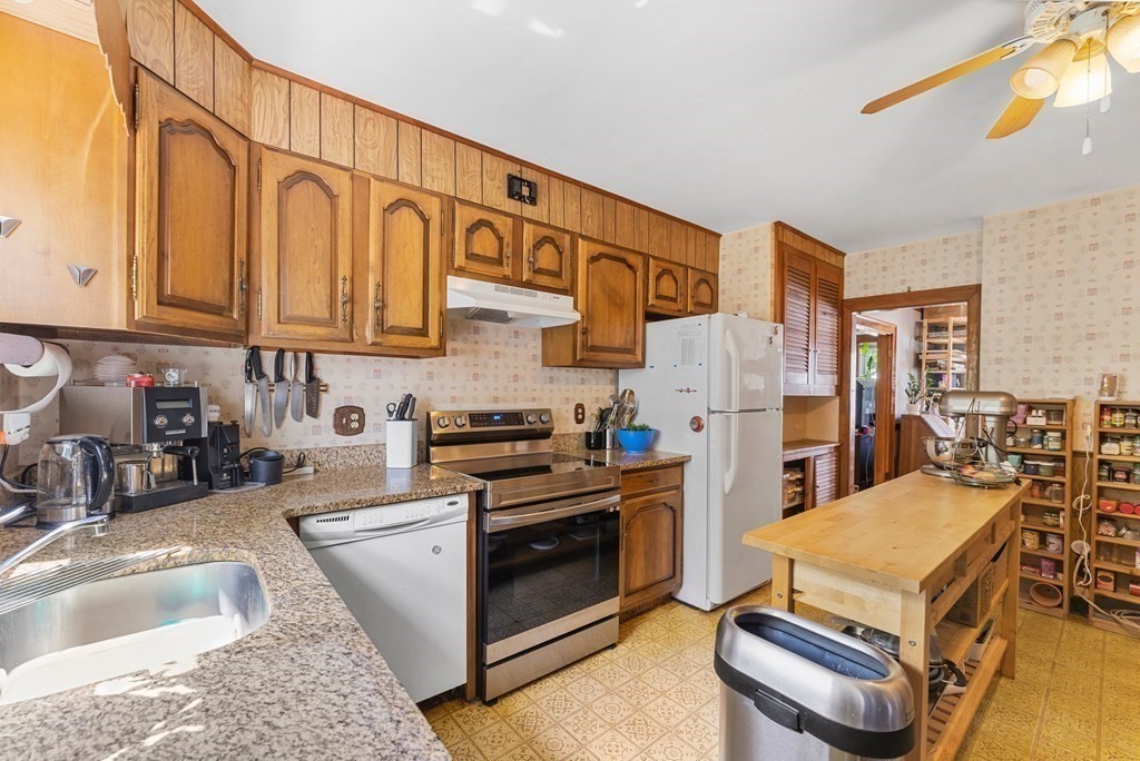 17 Elsworth Road Newton, MA 02465 - Photo 8 of 29 Gallery Image 8