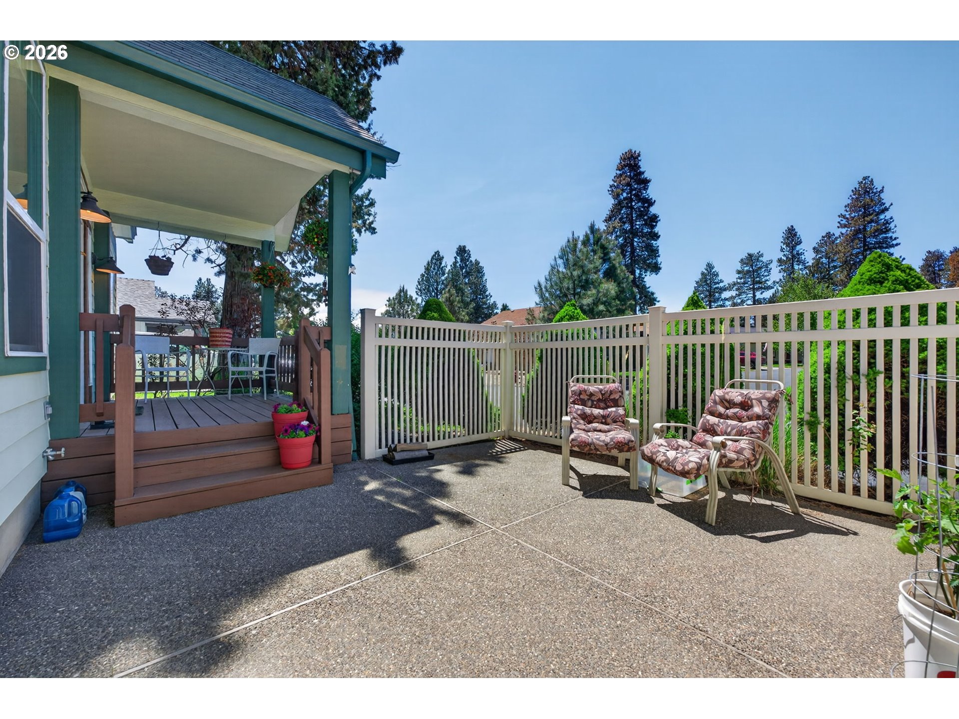 538 North Tam Rim Drive Sisters, OR 97759 - Photo 4 of 45 a view of a patio with a table and chairs