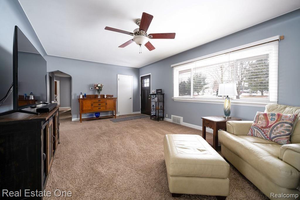 5185 Kidder Road Almont, MI 48003 - Photo 13 of 32