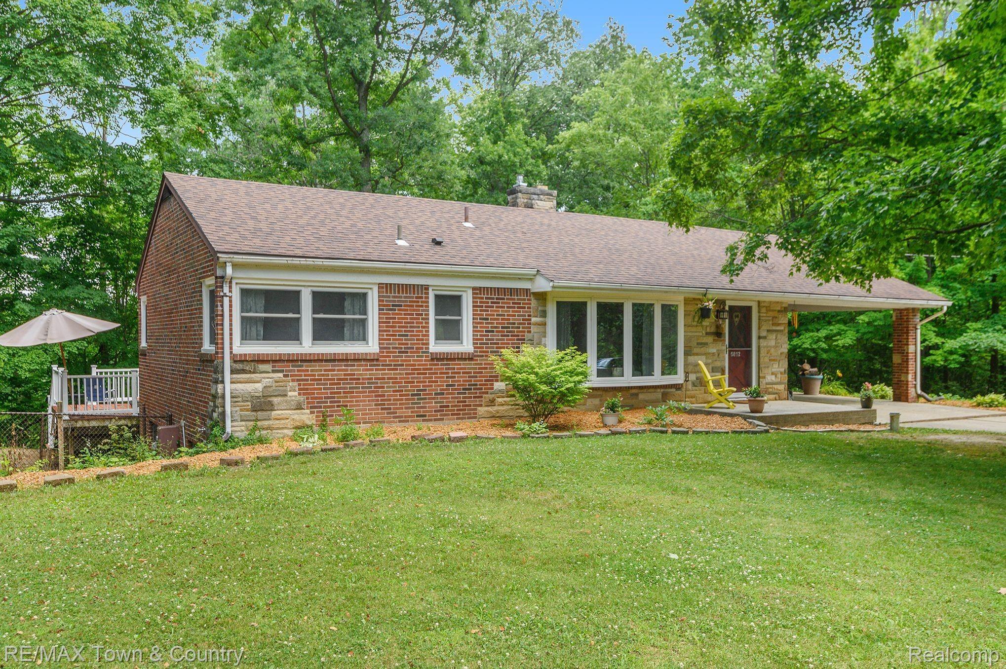 6812 East River Road Flushing, MI 48433 - Photo 5 of 33 k4u3T-Tg.jpeg