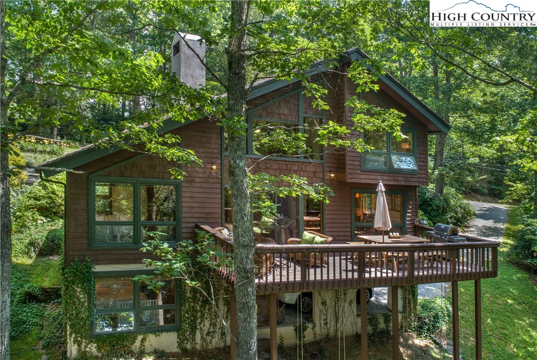 35 Beagle Road Newland, NC 28657 - Photo 1 of 17 a front view of house with a garden