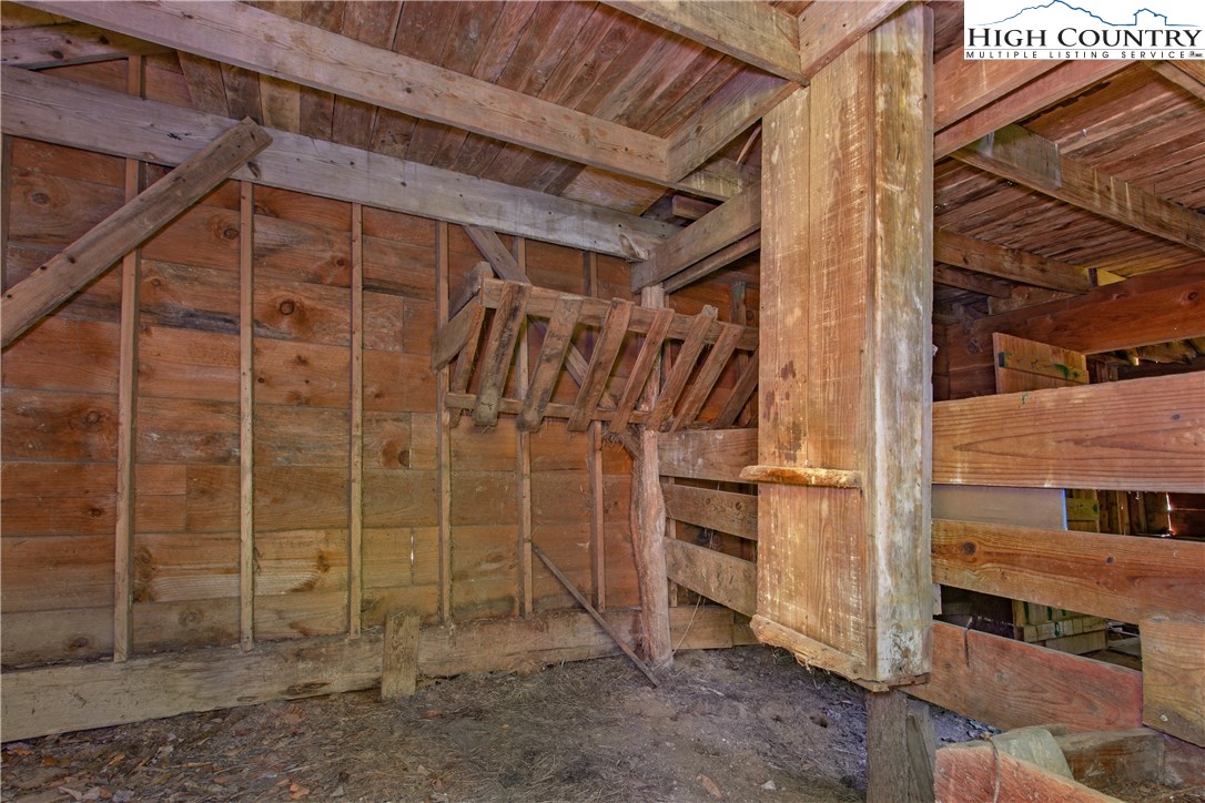 35 Beagle Road Newland, NC 28657 - Photo 15 of 17 a view of a wooden door
