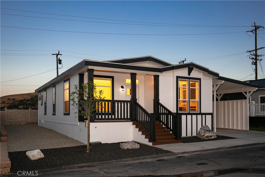657 Lebec Road, Unit 2 Lebec, CA 93243 - Photo 17 of 17 a view of entryway and hall with wooden floor