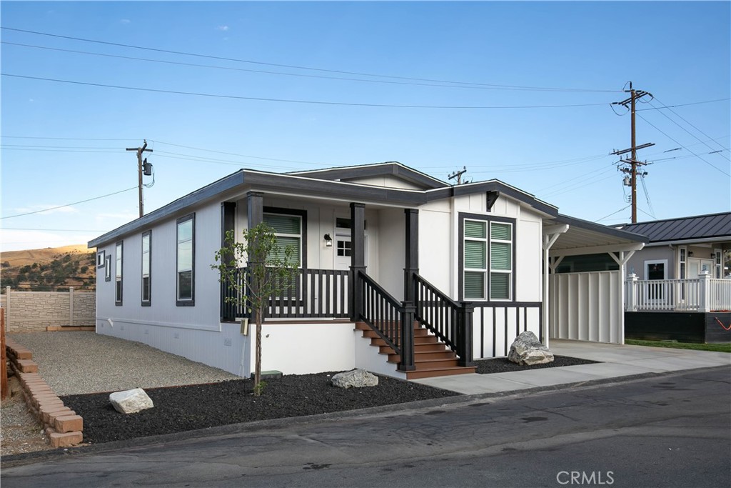 657 Lebec Road, Unit 2 Lebec, CA 93243 - Photo 4 of 17 a front view of a house with a porch