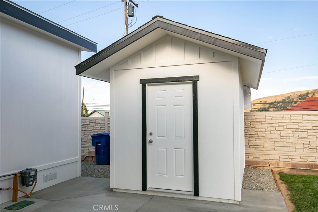 657 Lebec Road, Unit 2 Lebec, CA 93243 - Photo 7 of 17 a view of front door