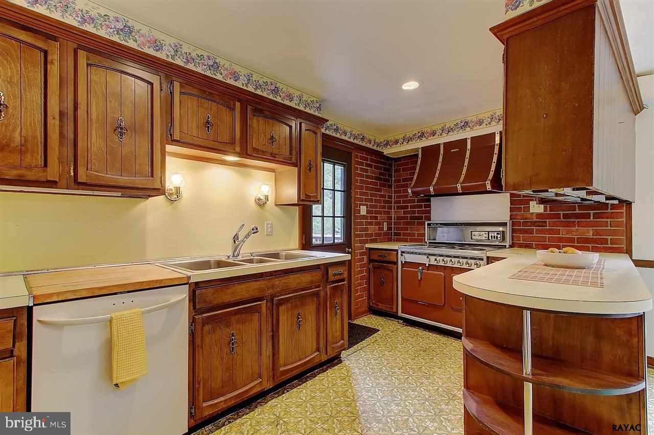 2240 York Road Dover, PA 17315 - Photo 11 of 36