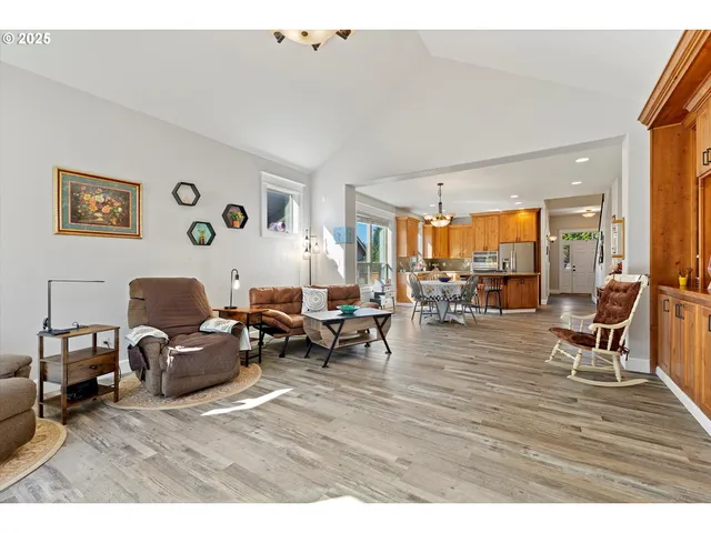 $619,000 | 18712 Cloud Cap Avenue, Sandy, OR 97055