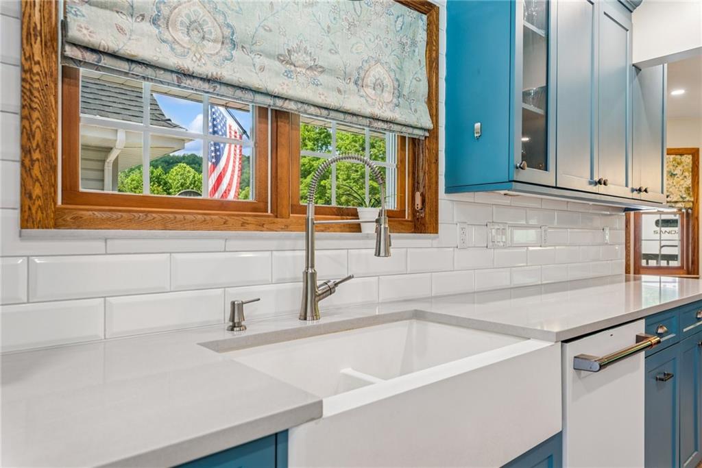 409 Park Road Mount Pleasant, PA 15666 - Photo 14 of 38