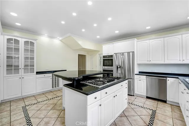 $13,995 | 816 South Longwood Avenue, Los Angeles, CA 90005