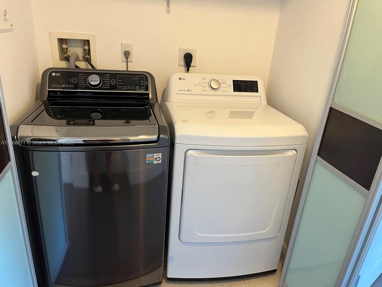1250 South Miami Avenue, Unit 1414 Miami, FL 33130 - Photo 20 of 25 a utility room with dryer and washer