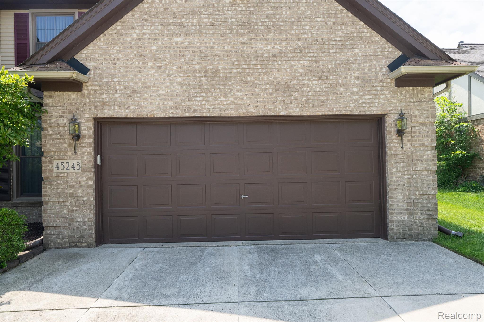 45243 Glengarry Road Canton, MI 48188 - Photo 38 of 39 Front