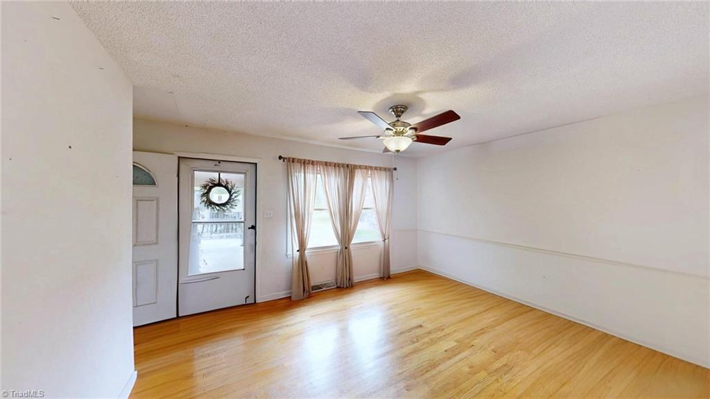 2091 Whitt Hunt Road Pleasant Garden, NC 27313 - Photo 11 of 27 Living room