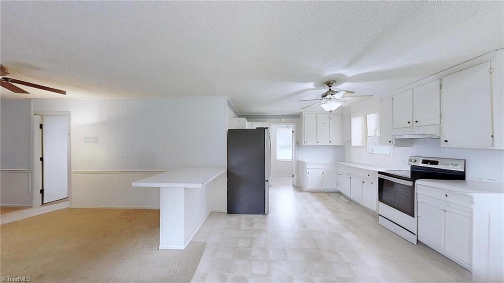 2091 Whitt Hunt Road Pleasant Garden, NC 27313 - Photo 18 of 27 Kitchen/bar