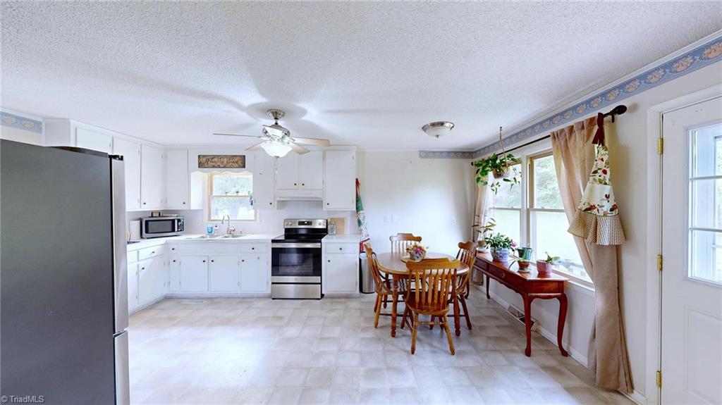 2091 Whitt Hunt Road Pleasant Garden, NC 27313 - Photo 19 of 27 Kitchen and dining room