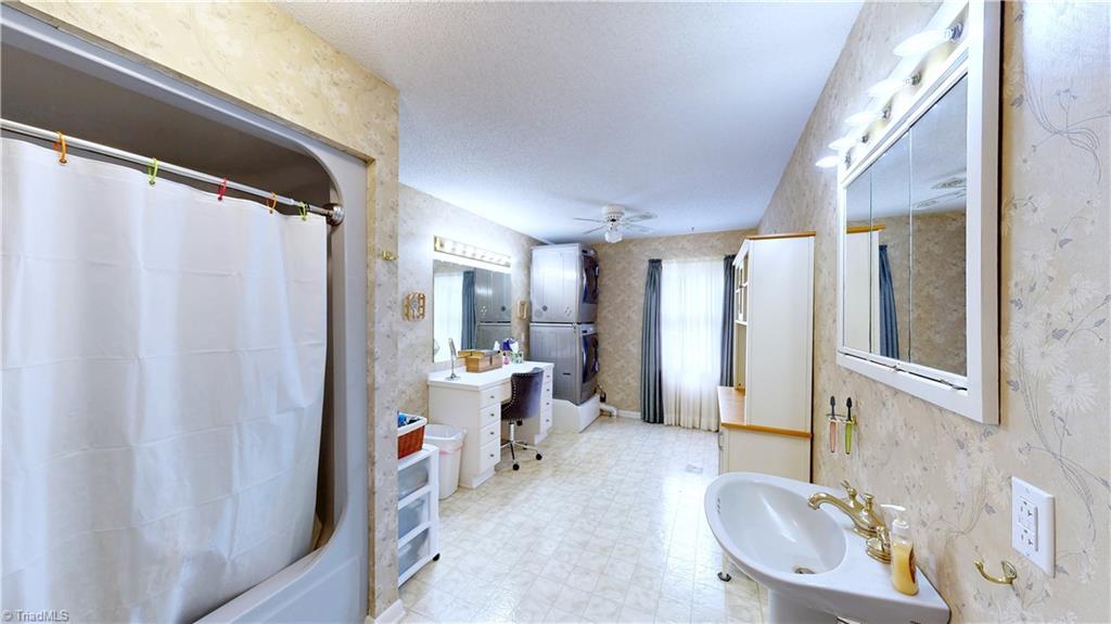 2091 Whitt Hunt Road Pleasant Garden, NC 27313 - Photo 24 of 27 Primary Bath