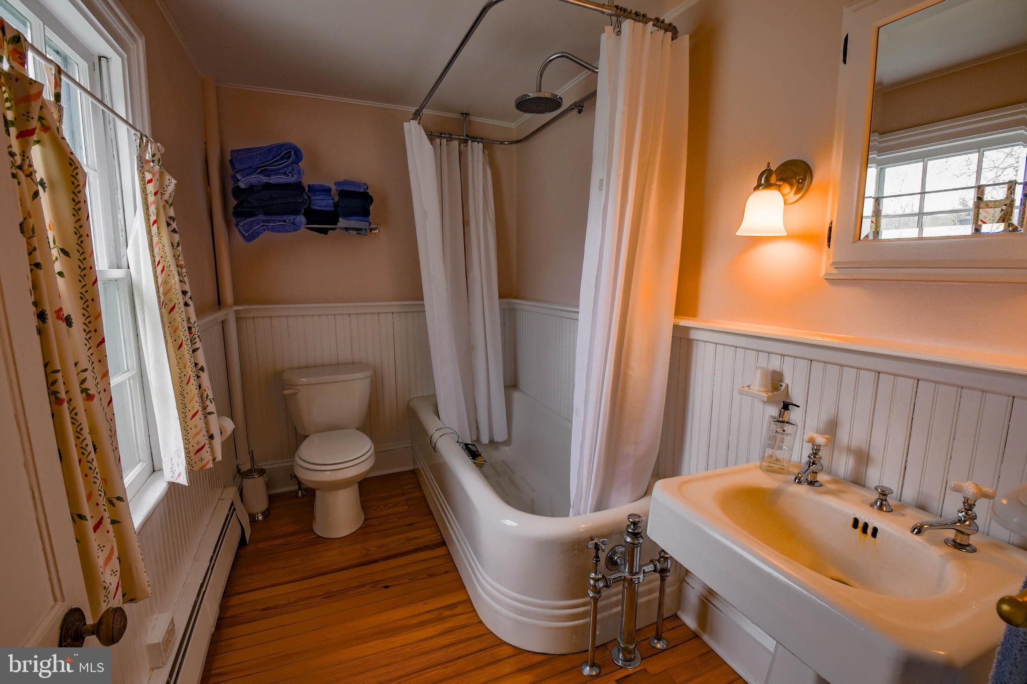 52 River Road Pipersville, PA 18947 - Photo 19 of 31 2nd floor full bathroom