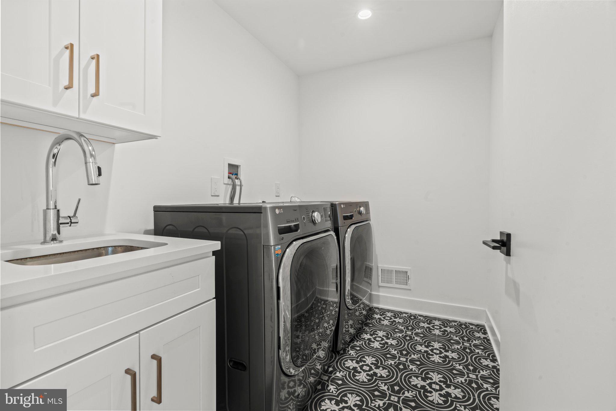 2240 League Street Philadelphia, PA 19146 - Photo 17 of 43 a utility room with dryer and washer