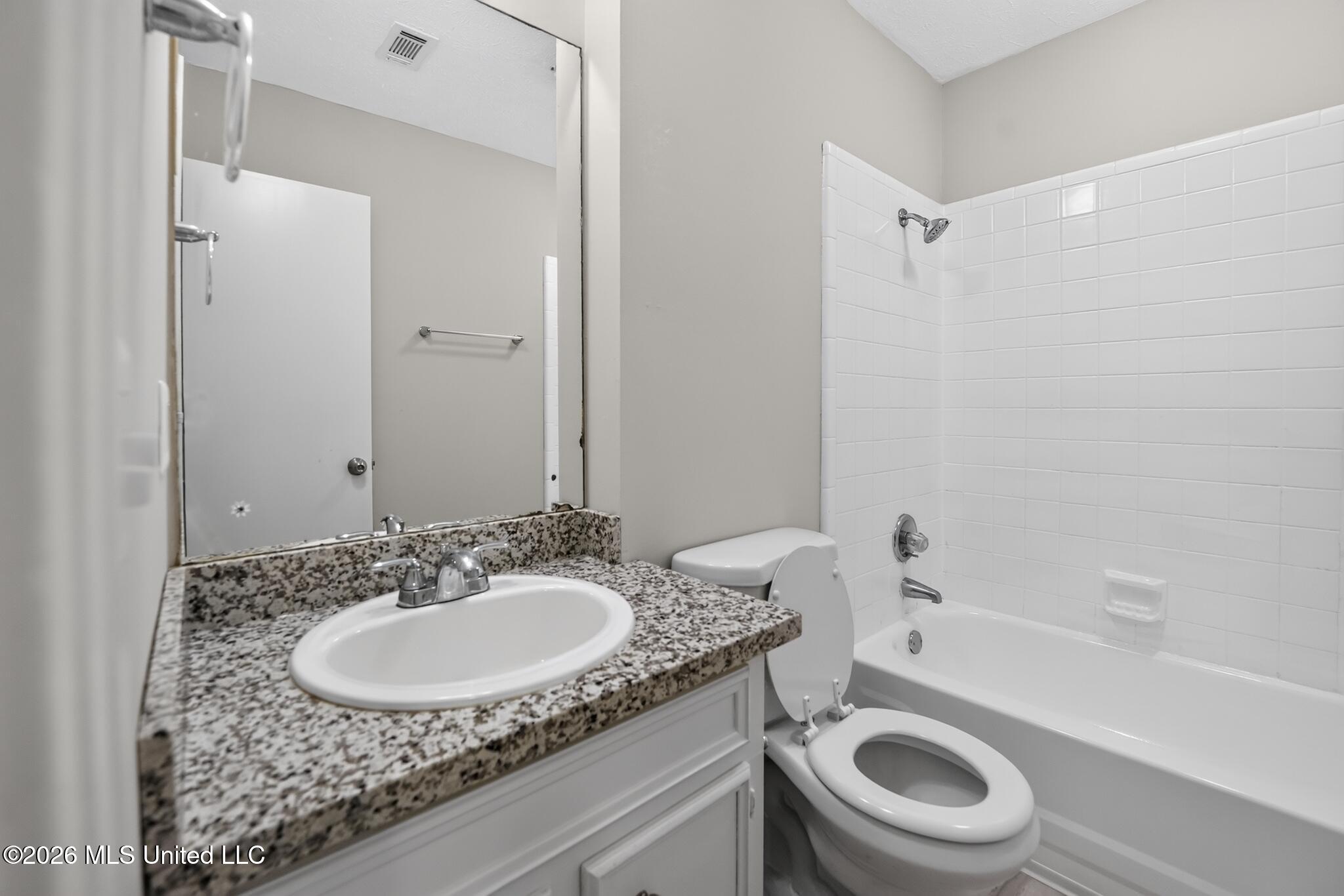 334 East Timber Ridge Court Ridgeland, MS 39157 - Photo 19 of 22 21_334_E_Timber_Ridge_Ct-Bathroom-9905