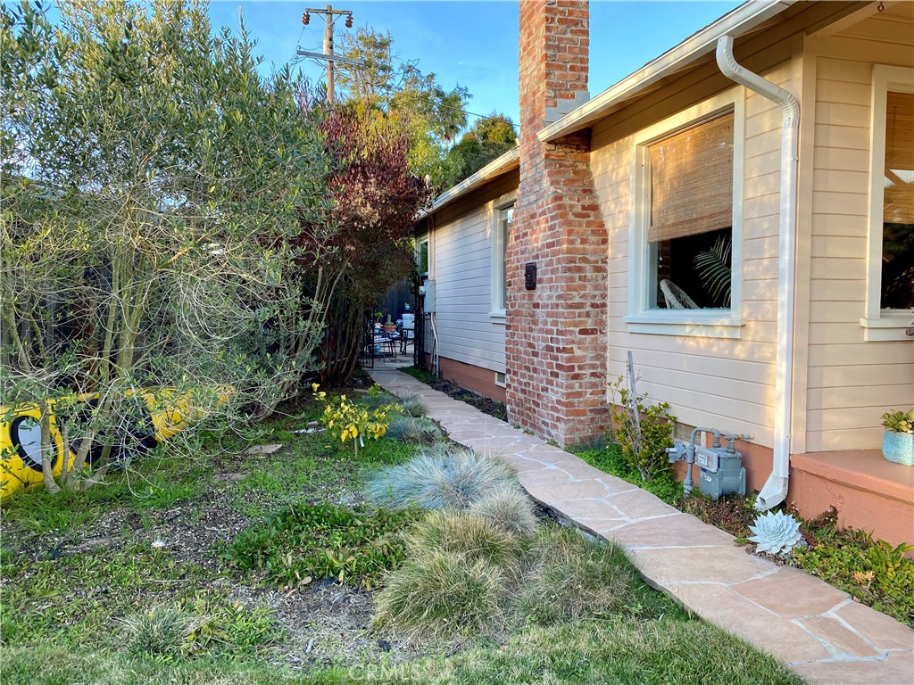 514 Middlefield Drive Aptos, CA 95003 - Photo 10 of 31 a view of a back yard of the house